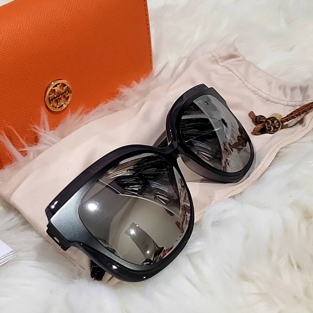 Tory Burch, - Picture 2 of 12
